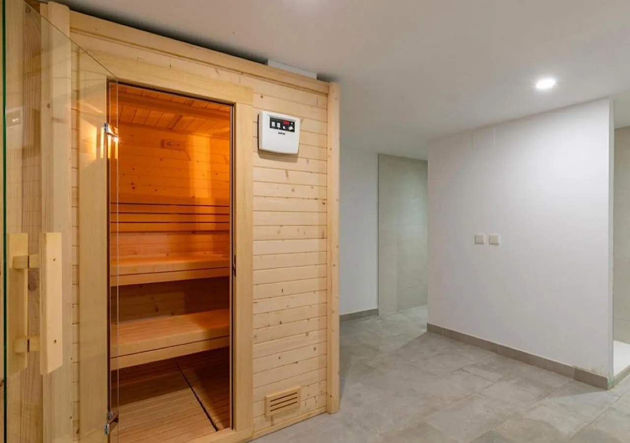 The White House Vila Fuengirola 0*,  Espanha